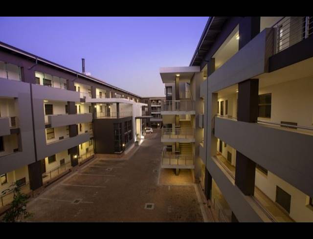 2 BEDROOM APARTMENT FOR SALE IN BRYANSTON